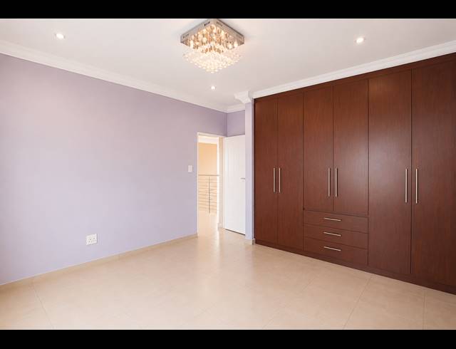 6 BEDROOM GOLF ESTATE FOR SALE IN BLUE VALLEY GOLF ESTATE